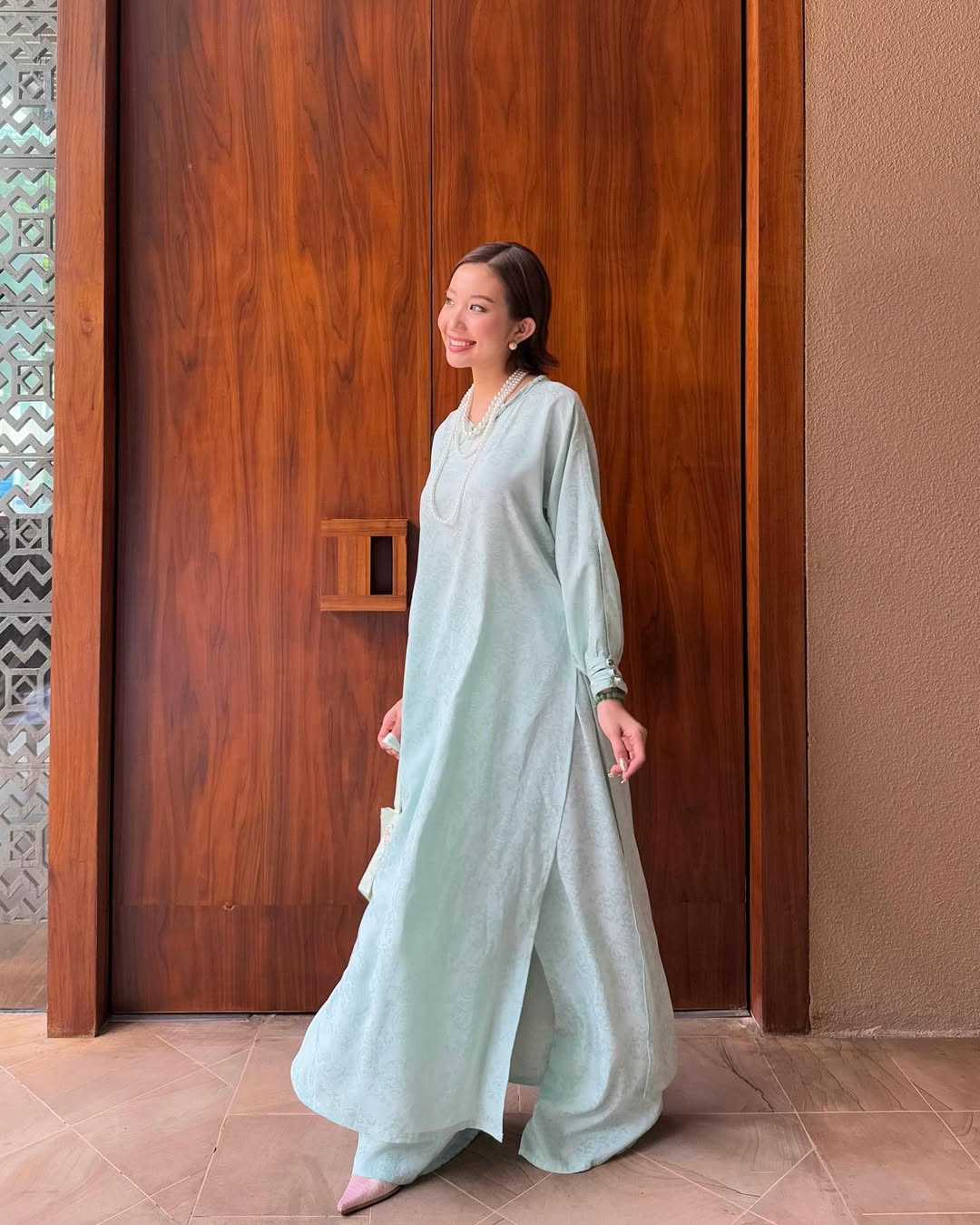 Tuy nhiên trong bộ ảnh này không có sự xuất hiện của em bé. Cách đây ít lâu, Huyền 2k4 và Duy Nhỏ vừa công khai có con gái đầu lòng.