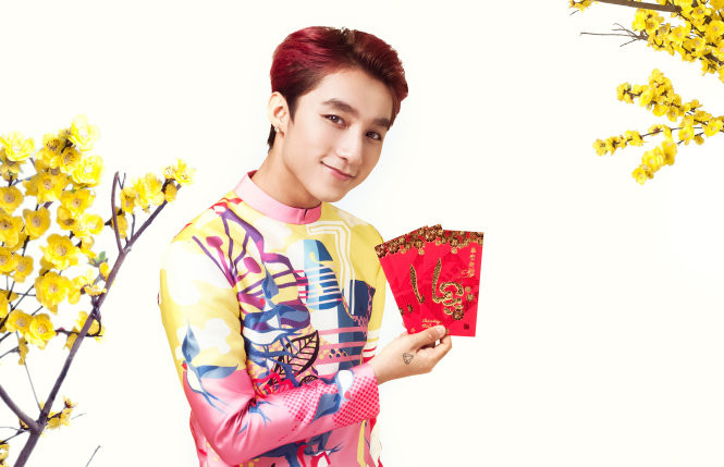 "Xuân mang tình yêu muôn nhà, mang lời ca chan hòa"... những lời ca vừa cất lên là đã có thể ngân nga theo.