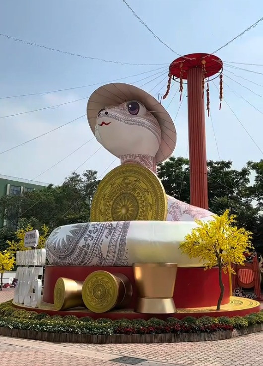 Điều khiến mọi người đặc biệt yêu thích là biểu cảm và gương mặt dễ thương của chú rắn.