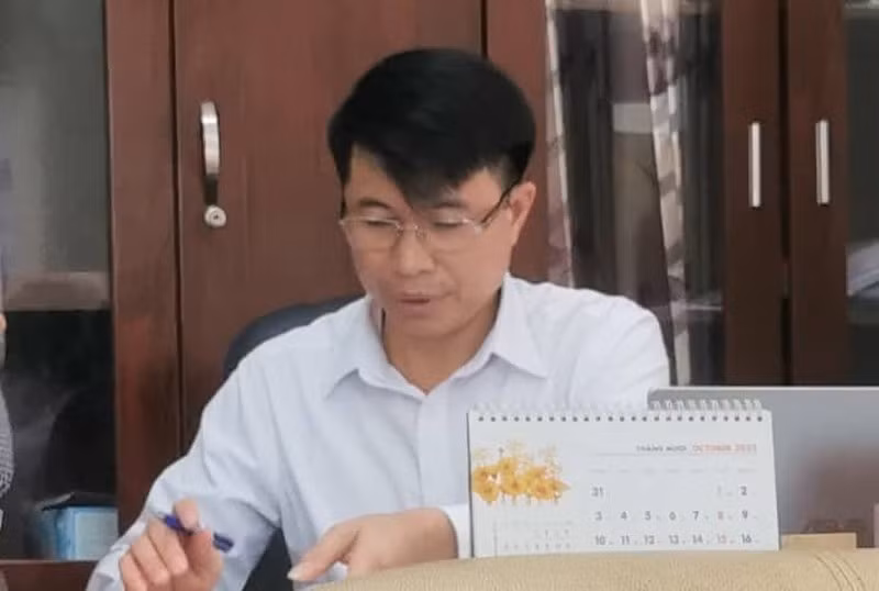 Bai 6 - “Dat tac” ngang nhien xe doi, khoet nui o Thai Nguyen: Gia han dinh chi 2 lanh dao xa