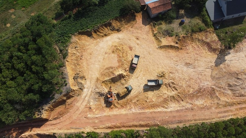 Bai 6 - “Dat tac” ngang nhien xe doi, khoet nui o Thai Nguyen: Gia han dinh chi 2 lanh dao xa-Hinh-2