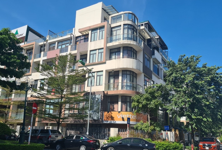 Nhiều căn Shophouse tại khu nhà phố thương mại HD Mon City cơi nới, xây dựng không phép, biến tướng, nhếch nhác, phá quy hoạch có hay không sự buông lỏng quản lý của UBND phường Mỹ Đình 2 và Đội quản lý trật tự xây dựng đô thị quận Nam Từ Liêm?