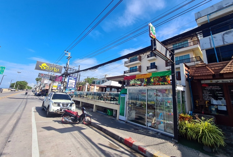 Ghi nhận của PV Báo Tri thức và Cuộc sống những ngày cuối tháng 10/2022 (sau hơn 3 tháng được hợp pháp hóa), tại Pattaya - thành phố du lịch nổi tiếng Thái Lan xuất hiện rất nhiều cửa hàng bán cần sa.