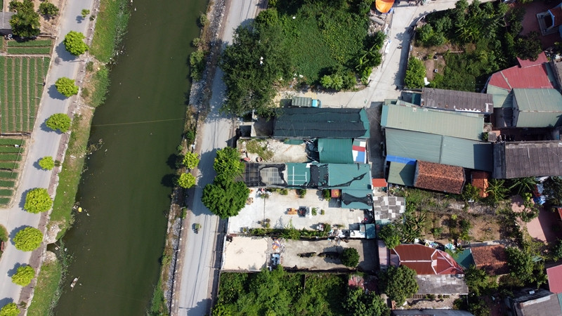 Theo một cán bộ phường Tây Tựu, khu nhà xưởng vi phạm này đã bị UBND phường lập biên bản, xử lý.