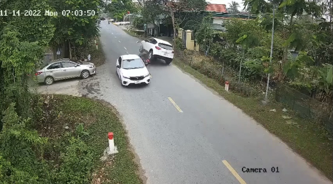 Xe may bi o to chen, dan mang tranh luan ve thu pham-Hinh-2