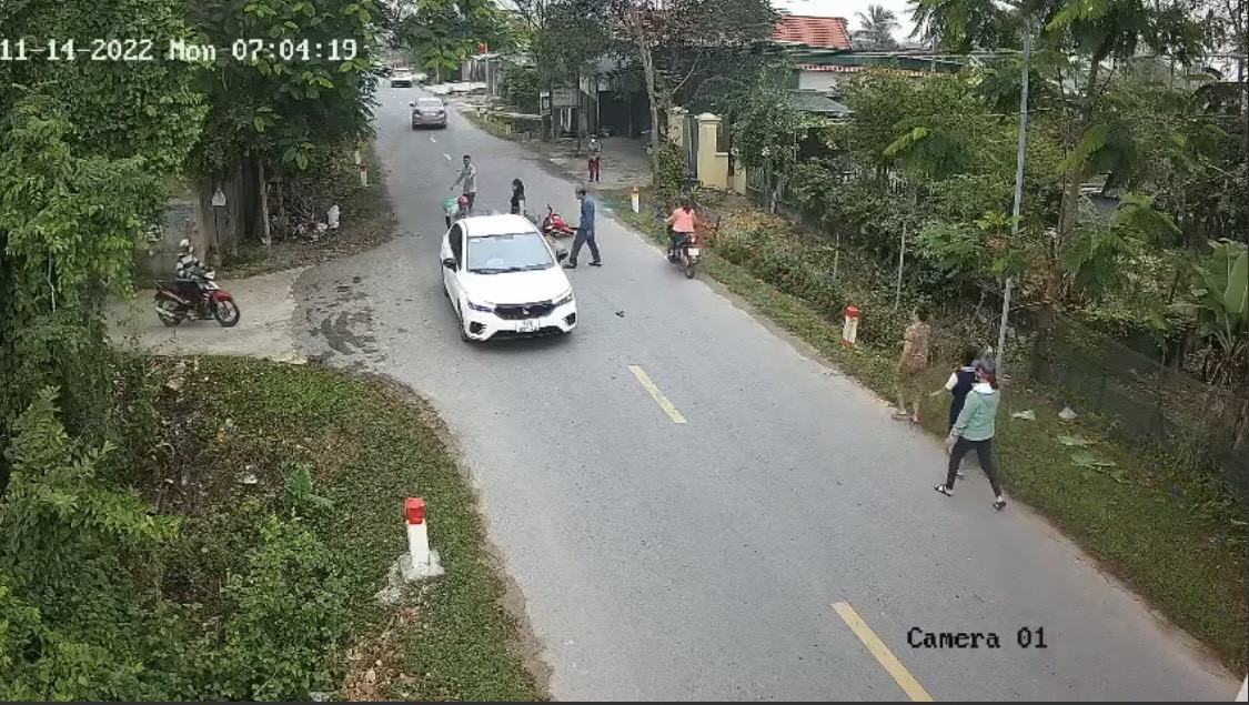 Xe may bi o to chen, dan mang tranh luan ve thu pham-Hinh-3