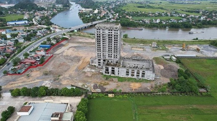 Sau nhiều năm nằm đắp chiếu, khách sạn Thành Thắng sai phạm không bị tháo dỡ mà còn đang được xem xét để “điều chỉnh” để "hợp thức hóa". (Ảnh: VietnamFinace).