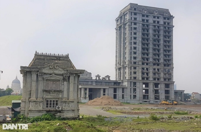 Liên quan đến sự việc, ông Cao Trường Sơn - Giám đốc Sở Xây dựng tỉnh Ninh Bình cho báo chí biết, đến thời điểm tháng 10/2022, dự án đầu tư xây dựng khách sạn cao cấp Thành Thắng vẫn chưa được Sở cấp giấy phép xây dựng. Đơn vị này mới nộp hồ sơ xin cấp phép. (Ảnh: Dân Trí).