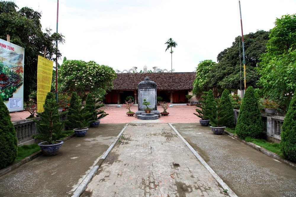 Theo thời gian, cũng như những biến cố lịch sử đặc thù, cụm di tích này chỉ còn duy nhất một tòa nhà 7 gian hình chữ nhất, lợp ngói, kiến trúc đơn giản và đang xuống cấp nghiêm trọng. (Ảnh: Pháp luật &amp; Xã hội).