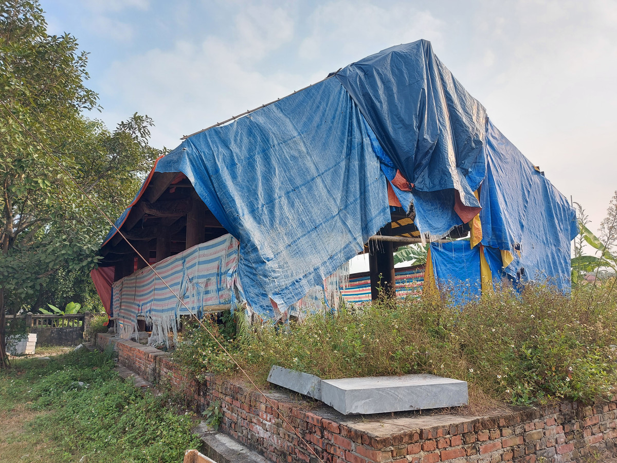 Khu vực ngoài đê (5,23ha) bao gồm các hạng mục: Chòi nghỉ; tam cấp lên xuống; sân lát đá xanh; kè và bậc bến thuyền. Bồi thường giải phóng mặt bằng và tái định cư cho khoảng 210 hộ dân thuộc phạm vi thu hồi đất thực hiện dự án. (Ảnh: Đại Đoàn Kết).