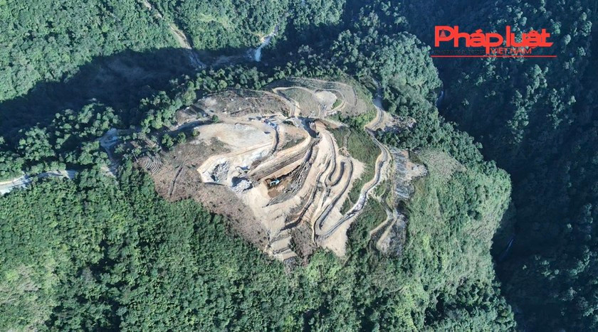 Liên quan đến việc khu du lịch sinh thái đỉnh đèo Hoàng Liên san gạt, cày xới, phá rừng và chồng lấn, lấn chiếm đất của dân, chiều 1/11, bà Giàng Páo Mỷ - Bí thư Tỉnh ủy Lai Châu cho Tiền Phong biết, đã chỉ đạo UBND tỉnh Lai Châu, Sở NN&amp;PTNT và huyện Tam Đường xem xét, xử lý. (Ảnh: Lao Động).