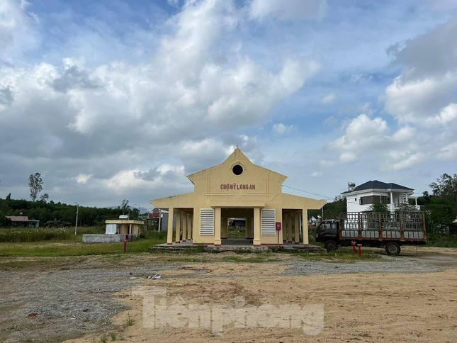 Được biết, đến nay xã Bình Minh đã hoàn thiện hệ thống PCCC trong chợ Mỹ Long An. Xã đã trình hồ sơ, thủ tục xuống phòng Kinh tế và hạ tầng huyện Bình Sơn. Nếu được nghiệm thu, xã sẽ đưa tiểu thương vào chợ Mỹ Long An buôn bán.