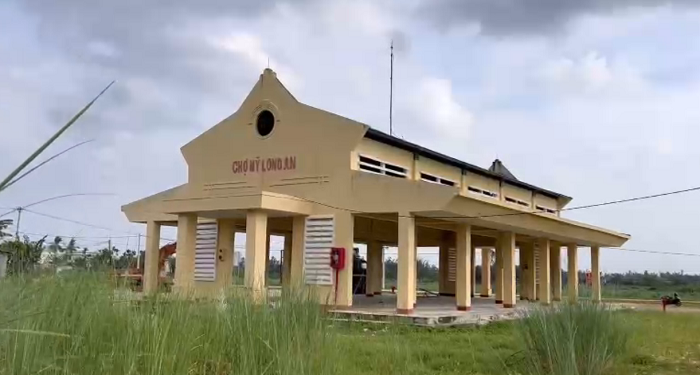 Các tiểu thương cho biết đang mong ngóng chợ Mỹ Long An sớm đưa vào hoạt động.