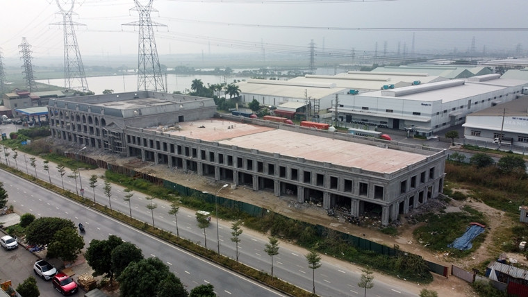 Theo bản đồ quy hoạch KCN Đại Đồng - Hoàn Sơn được công bố thì công trình này có dấu hiệu nghi vấn “mọc” trên đất cây xanh.