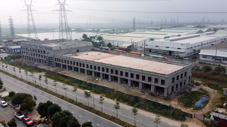 Theo bản đồ quy hoạch KCN Đại Đồng - Hoàn Sơn được công bố thì công trình này có dấu hiệu nghi vấn “mọc” trên đất cây xanh.