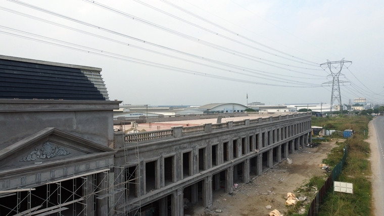 Theo tìm hiểu, KCN Đại Đồng - Hoàn Sơn thành lập theo Quyết định số 1179/QĐ-CT ngày 01/7/2005 của UBND tỉnh Bắc Ninh, được chia làm 2 giai đoạn, giai đoạn 1 khởi công xây dựng tháng 7/2005 với quy mô 272 ha, tổng vốn đầu tư đăng ký là 553,5 tỷ đồng.