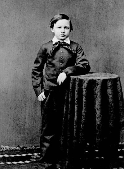 Trong đó, Edward Baker Lincoln qua đời khi 4 tuổi. Hồ sơ bệnh án chỉ ra rằng bệnh lao là nguyên nhân dẫn đến cái chết của cậu nhưng cũng có ý kiến cho rằng cậu mắc phải ung thư tuyến giáp. Vào năm 1862, William Wallace Lincoln qua đời khi 12 tuổi. Nguyên nhân tử vong được cho là mắc phải bệnh sốt thương hàn. Đến năm 1871, Thomas "Tad" Lincoln qua đời và nguyên nhân tử vong được cho là do một cơn đau tim.