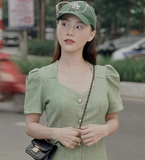 Khi được hỏi về những khó khăn trong việc làm mẹ đơn thân, Minh Thu cho hay: "Tôi nghĩ là ai và trong hoàn cảnh đấy thì cũng phải cố gắng để vượt qua hoàn cảnh của mình thôi. Thời gian cũng sẽ xóa nhòa mọi thứ mà. Cho nên là mình sẽ sắp xếp được cuộc sống. Có những người còn vất vả, khổ sở hơn mình. Làm mẹ đơn thân không còn là vấn đề quá lớn trong xã hội bây giờ nữa" (Ảnh: Facebook nhân vật).