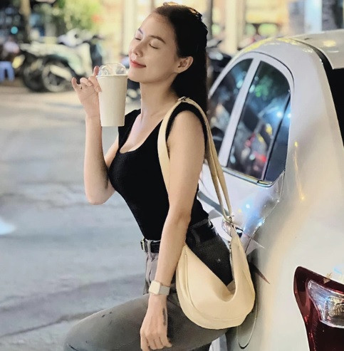 Khác với nhiều mỹ nhân của màn ảnh VTV, Minh Thu rất kín tiếng trong chuyện đời tư của mình. Hiện cô làm mẹ của một bé trai 3 tuổi, song nữ diễn viên luôn hạn chế chia sẻ thông tin về cuộc sống riêng (Ảnh: Facebook nhân vật).