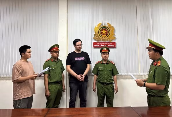 Bat ong trum ngoai quoc dieu hanh website cho vay “sieu nang lai“