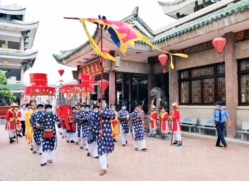 Vào năm 2014, lễ hội Vía Bà Chúa Xứ núi Sam được Bộ Văn hóa, Thể thao và Du lịch đưa vào danh mục Di sản văn hóa phi vật thể quốc gia. Vào tháng 3/2022, Chính phủ đã đồng ý đệ trình UNESCO xem xét ghi danh Lễ hội Vía Bà Chúa Xứ Núi Sam vào Danh sách di sản văn hóa phi vật thể đại diện nhân loại. Ảnh: Hcmcpv.org.vn.