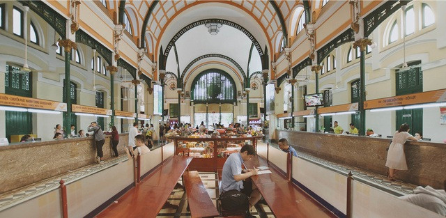 Trong hơn 100 năm qua, Bưu điện Thành phố Hồ Chí Minh vẫn giữ nguyên công năng là nhà bưu điện. Ảnh: Trung tâm Xúc tiến du lịch TP HCM.