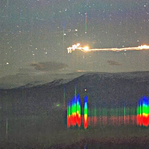 Theo lời kể của các nhân chứng, những ngọn đèn "ma chơi" đó phát ra ánh sáng màu trắng hoặc vàng. Nhiều lần chúng xuất hiện lơ lửng trên bầu trời trong khoảng 2 tiếng đồng hồ. Một số lần khác, những ngọn đèn "ma chơi" từ từ hạ độ cao xuống sát mặt đất rồi đột ngột biến mất.