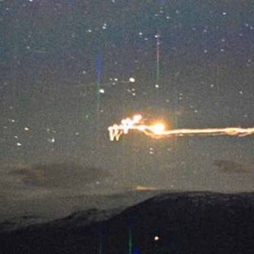 Cũng có không ít lần những ngọn đèn "ma chơi" dịch chuyển rất nhanh qua thung lũng Hessdalen và biến mất chỉ sau vài giây xuất hiện. Một số ngọn đèn "ma chơi" khiến người dân địa phương giật mình khi có kích thước khá lớn, tương tương ô tô.