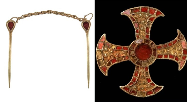 Trước đó, đơn vị Khảo cổ học Cambridge thuộc Đại học Cambridge của Anh đã phát hiện hài cốt của thiếu nữ trên vào năm 2012. Cô được "chôn cất trên giường" với thi hài đặt trên một chiếc giường gỗ được chạm khắc. Phần đầu giường được trang trí khá tinh xảo.