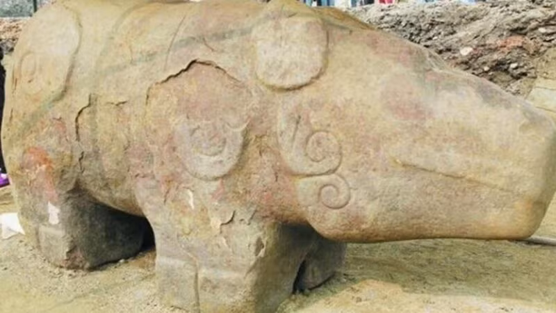 Kể từ khi khai quật thần thú trấn thủy, một số sự việc kỳ lạ, bí ẩn xảy ra. Trong đó, vào ngày 8/7/2013, trận mưa lớn đã gây ngập úng nghiêm trọng tại Thành Đô. Đến ngày 10/7, đập Đô Giang sụp đổ gây sạt lở đất nghiêm trọng và gây ngập lụt nghiêm trọng tại 3 cây cầu lớn ở quốc lộ số 3.