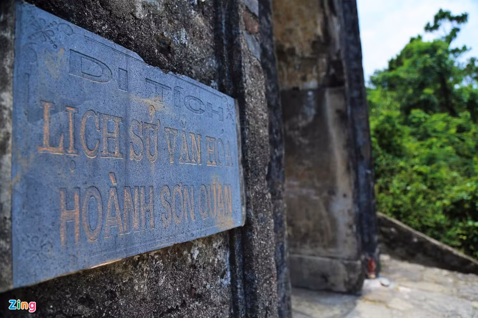 Do chưa thể giải quyết tranh chấp Hoành Sơn Quan thuộc sự quản lý của tỉnh nào nên đến nay hùng quan vô tình bị chia làm hai. Phần phía Bắc của Hoành Sơn quan do tỉnh Hà Tĩnh quản lý trong khi phần phía Nam thuộc sự quản lý của tỉnh Quảng Bình. Ảnh: Zing.