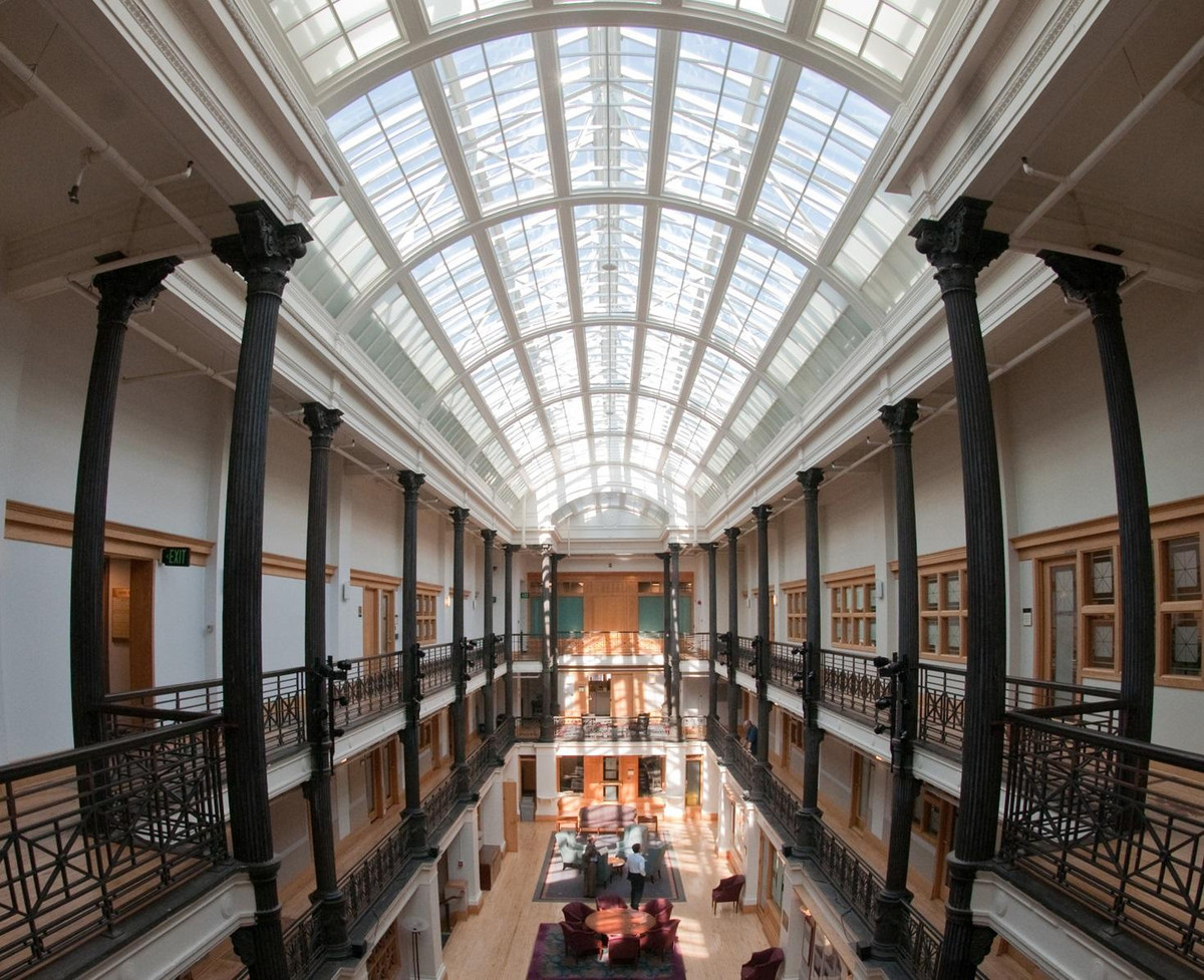 Kể từ tháng 9/2015, Đại học Y Harvard cải cách chương trình đào tạo. Đây là lần cải cách lớn đầu tiên kể từ những năm 1980. Theo chương trình mới, sinh viên sẽ được giảm thời gian học lý thuyết, tăng thời gian đi lâm sàng thực hành sớm hơn (từ năm 2), kết hợp thêm hướng nghiên cứu, kỹ năng làm việc nhóm, thêm các văn bằng cao học khác (Thạc sĩ quản trị kinh doanh - MBA, Thạc sĩ y tế công cộng - MPH, Tiến sĩ - PhD) song song với chương trình MD (A medical doctor/ physician - Bác sĩ y khoa).