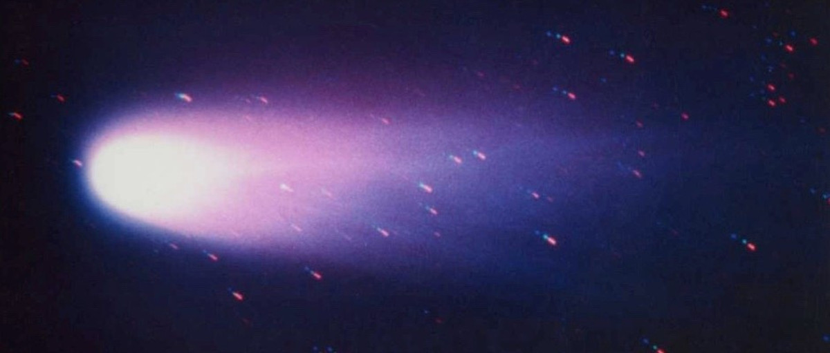 Lần gần nhất sao chổi Halley xuất hiện là vào năm 1986. Theo tính toán của các chuyên gia, sao chổi Halley sẽ được nhìn thấy lần tiếp theo là vào khoảng giữa năm 2061.