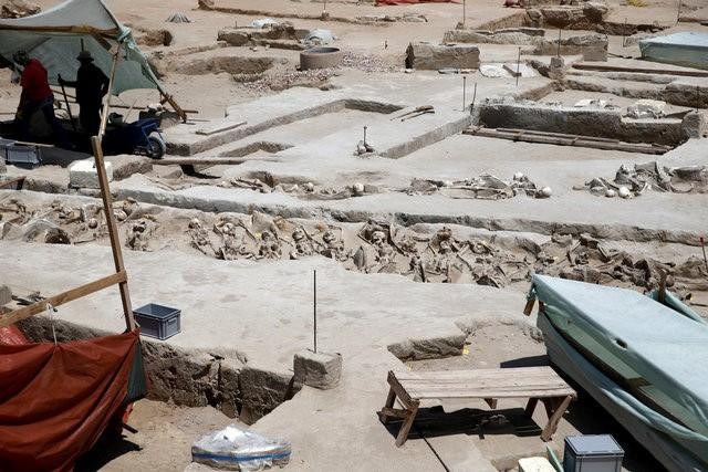 Hầu hết các bộ hài cốt thuộc về những người trẻ tuổi. Họ bị hành quyết trong tình trạng sức khỏe tốt.