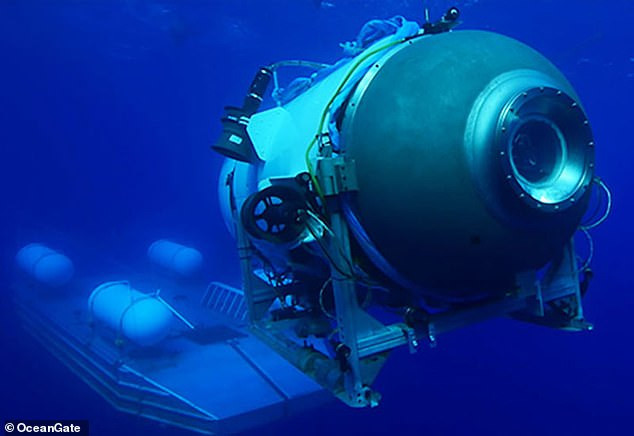 Trước khi tham gia chuyến du lịch tham quan xác tàu Titanic của OceanGate, ngoài nộp 250.000 USD chi phí, mỗi du khách phải ký vào giấy miễn trừ trách nhiệm trước khi lặn xuống và cái chết được nhắc đến 3 lần ở trang một. Vì vậy, mọi người hiểu rõ chuyến du lịch này luôn luôn tiềm ẩn những nguy hiểm có thể đe dọa đến tính mạng.