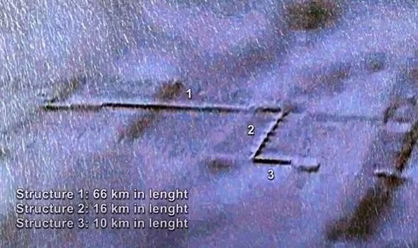 Năm 2021, nhờ Google Earth, một thợ săn UFO tuyên bố đã phát hiện một cấu trúc bất thường bí ẩn với một loạt các đường thẳng nối vuông góc với nhau cách bờ biển Nam Cực 180 km.