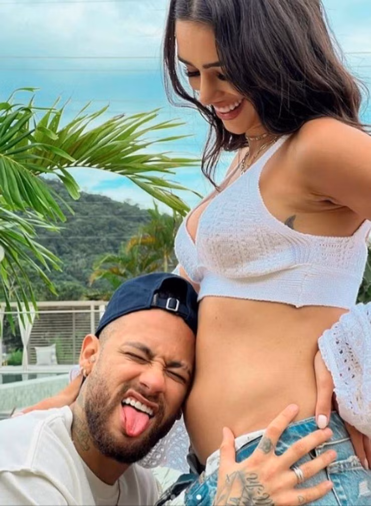 Ban gai Neymar dien bikini khoe bung bau-Hinh-5