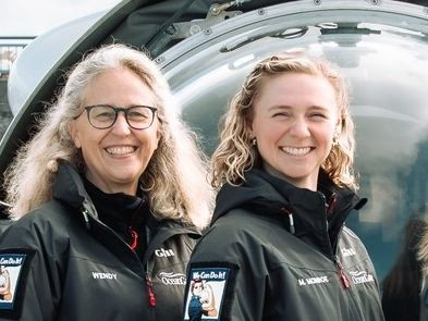 Giống chồng, bà Wendy Rush (trái ảnh) có niềm đam mê rất lớn với việc thám hiểm.