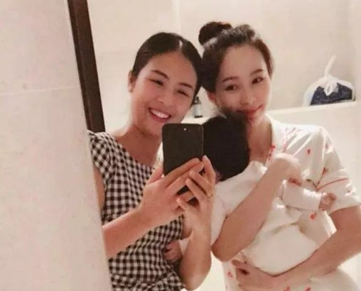 My nhan Viet o nha trong con 