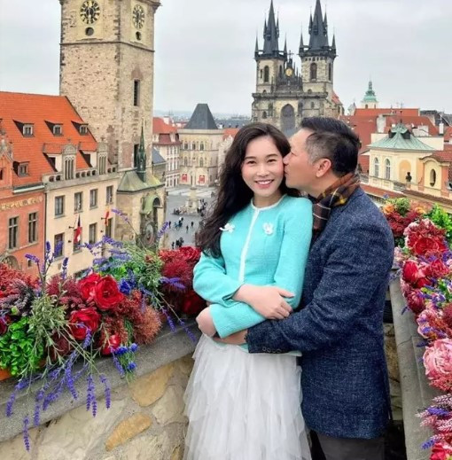 My nhan Viet o nha trong con 