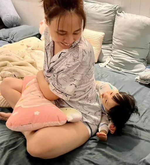 My nhan Viet o nha trong con 