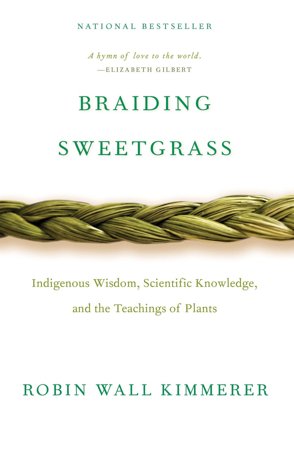 Braiding Sweetgrass của Robin Wall Kimmerer. Tác giả là một giáo sư, một nhà thực vật học và cũng là một người mẹ. Kimmerer dựa trên nền tảng khoa học và trí tuệ bản địa của mình để dạy độc giả cách lắng nghe thế giới tự nhiên và củng cố vị trí của con người trong đó. Tác giả đã sử dụng mọi thứ bản thân có, từ kiến thức nền, quá trình học tập của mình để mang đến một cuốn sách hoàn chỉnh về mặt sinh thái, thể hiện được thông điệp, kiến thức sâu sắc và tôn vinh thiên nhiên. Ảnh: Amazon.