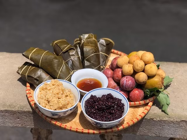  Tết Đoan Ngọ là ngày Tết truyền thống tại một số quốc gia Đông Á bao gồm: Việt Nam, Triều Tiên, Đài Loan, Nhật Bản, Trung Quốc... Tại Việt Nam, Tết Đoan Ngọ còn được gọi là Tết nửa năm, tết diệt sâu bọ.