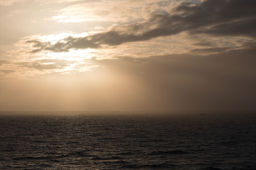 Tuy nhiên, một số nhà khoa học cho rằng, vụ "bốc hơi" của thành phố Rungholt liên quan đến một cơn bão lớn càn quét châu Âu vào tháng 1/1362.