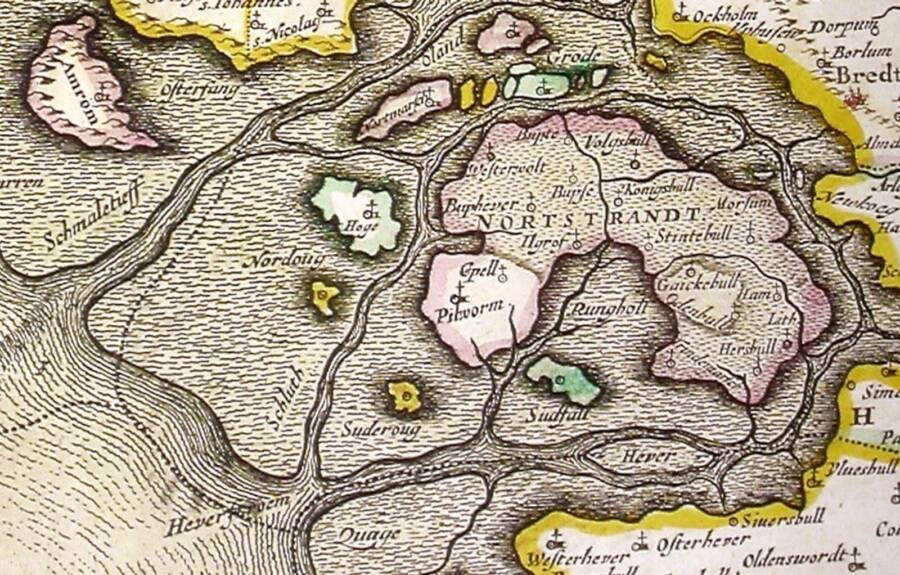 Nằm trên đảo Strand ở Biển Bắc, thành phố cổ Rungholt của Đức là một trong những địa điểm nổi tiếng hấp dẫn giới chuyên gia cũng như công chúng. Nơi đây còn được gọi là "Atlantic ở Biển Bắc" xuất phát từ việc thành phố này "bốc hơi" bí ẩn khỏi Trái đất.