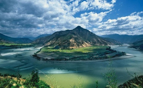 Không chỉ nước sông Xích Thủy đổi màu, sau khi trời mưa, nhiều loài động vật như rắn, rết ở hai bên bờ sông sẽ bò ra rất nhiều. Khi chứng kiến sự việc này, người dân vô cùng lo lắng, sợ hãi, không dám "chọc giận" Long Vương.