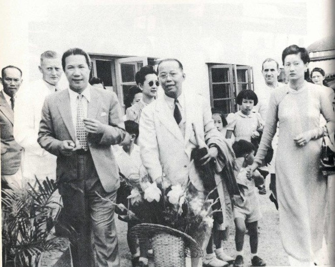 Ngoài Hoàng hậu Nam Phương, những bóng hồng trong cuộc đời Bảo Đại cũng sinh con cho ông hoàng cuối cùng của nhà Nguyễn. Cụ thể, Thứ phi Mộng Điệp sinh 3 người con, Thứ phi Ánh sinh 2 con, bà Vicky sinh 1 người con và Hoàng Tiểu Lan cũng sinh 1 con.