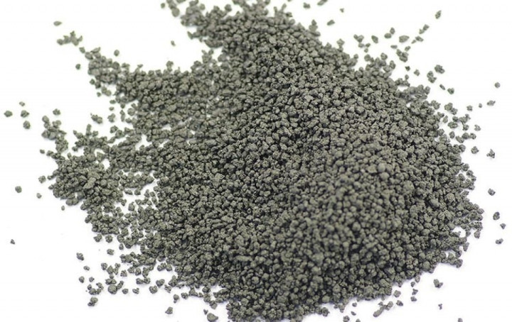 Nhiều bằng chứng khảo cổ học cho thấy các nhà giả kim thuật ở Trung Quốc đã tìm cách bào chế thuốc trường sinh bất lão cho hoàng đế vào khoảng năm 850. Trong quá trình đó, họ đã mày mò, thực hiện một số thử nghiệm với kali nitrat, lưu huỳnh và than củi. Họ vô tình phát minh thuốc súng.