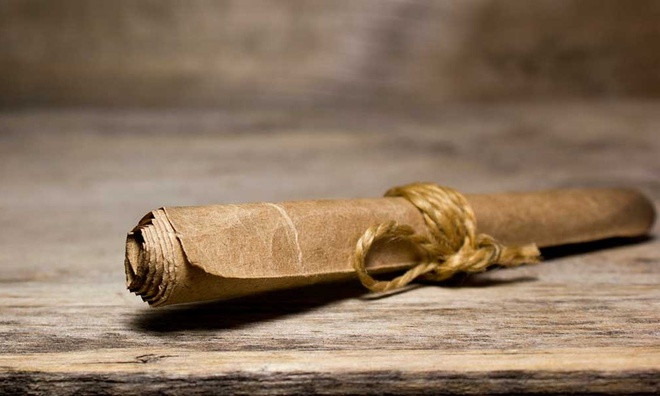 Nhờ sáng chế ra giấy, người Trung Quốc đã thời cổ đại đã tạo ra bước ngoặt lớn trong lịch sử nhân loại. Giấy được sử dụng rộng rãi để ghép tài liệu, văn bản và nhiều mục đích khác.