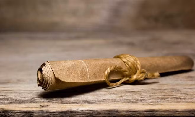 Nhờ sáng chế ra giấy, người Trung Quốc đã thời cổ đại đã tạo ra bước ngoặt lớn trong lịch sử nhân loại. Giấy được sử dụng rộng rãi để ghép tài liệu, văn bản và nhiều mục đích khác.